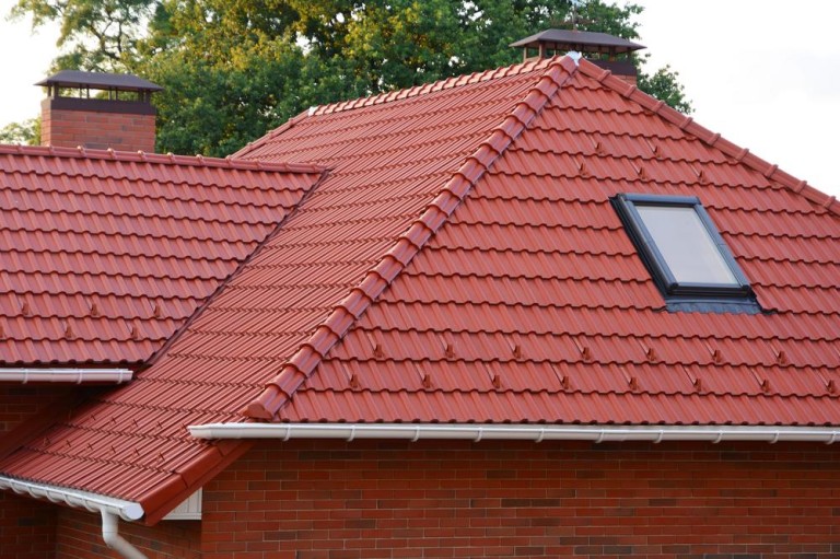 Zinguerie et gouttières : guide pour une installation durable